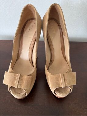 Fendi Tan Suede Peep-Toe Pumps with Bow Accent size 37.